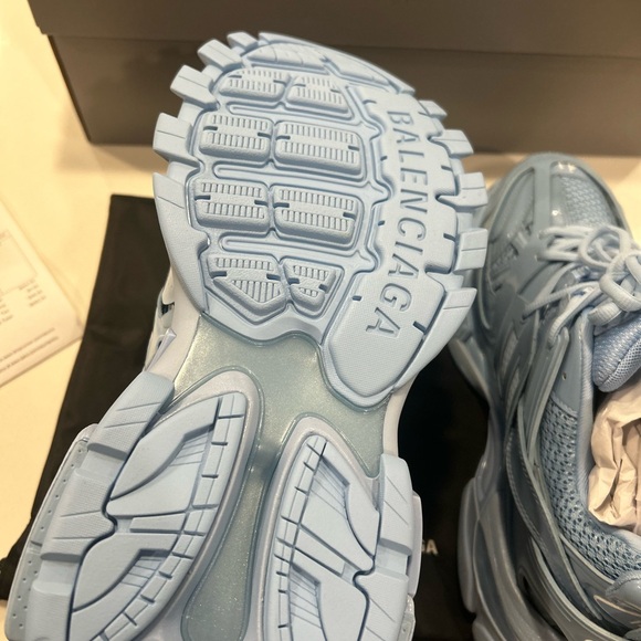 Designer Sneaker - Picture 4 of 8